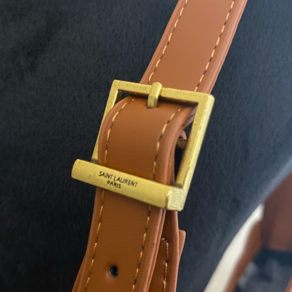 Fashion Elegant Tan Leather ParisLe 5 a 7 Mono Antique Gold Shoulder Bag - Picture 11 of 12